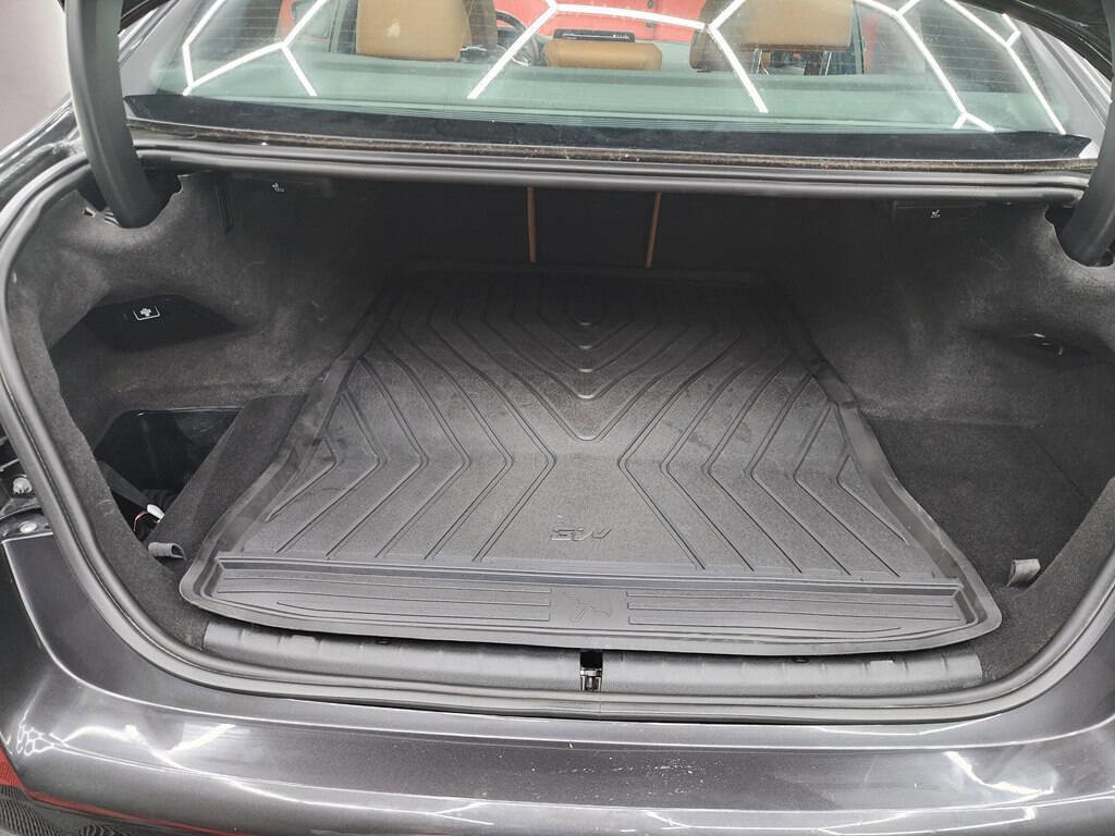 Used 2023 BMW 530e w/ M Sport Package image 34