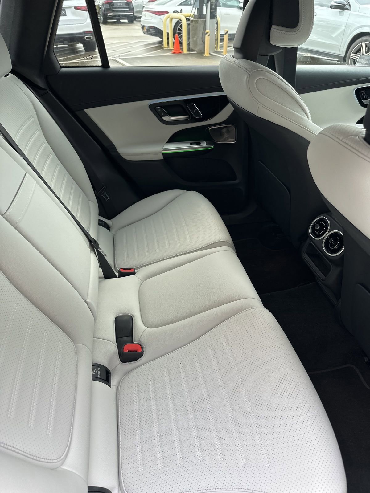 Used 2025 Mercedes-Benz GLC 300 4MATIC image 8