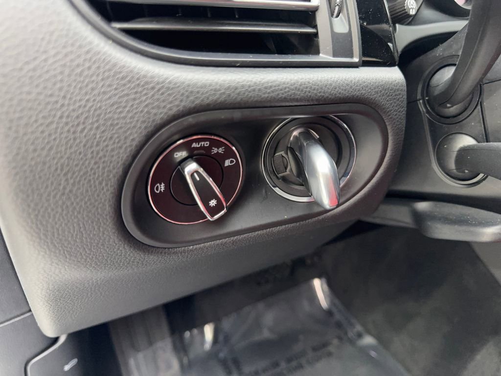 Used 2022 Porsche Macan image 54