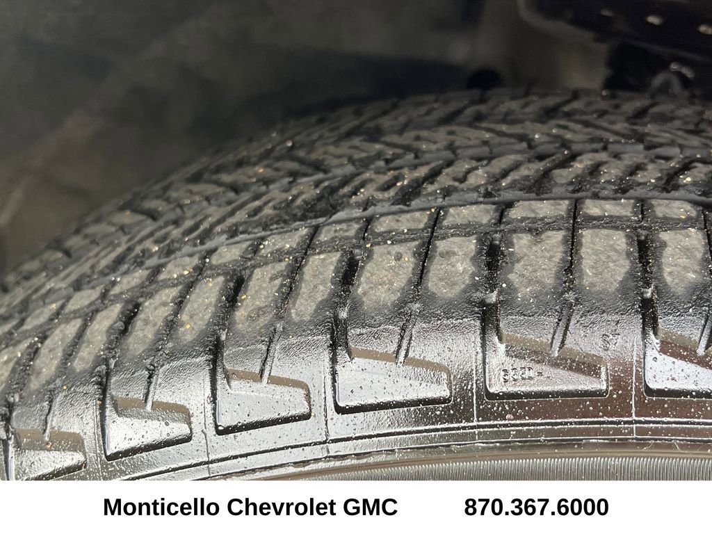 Used 2024 GMC Terrain SLE w/ Driver Convenience Package FWD image 29