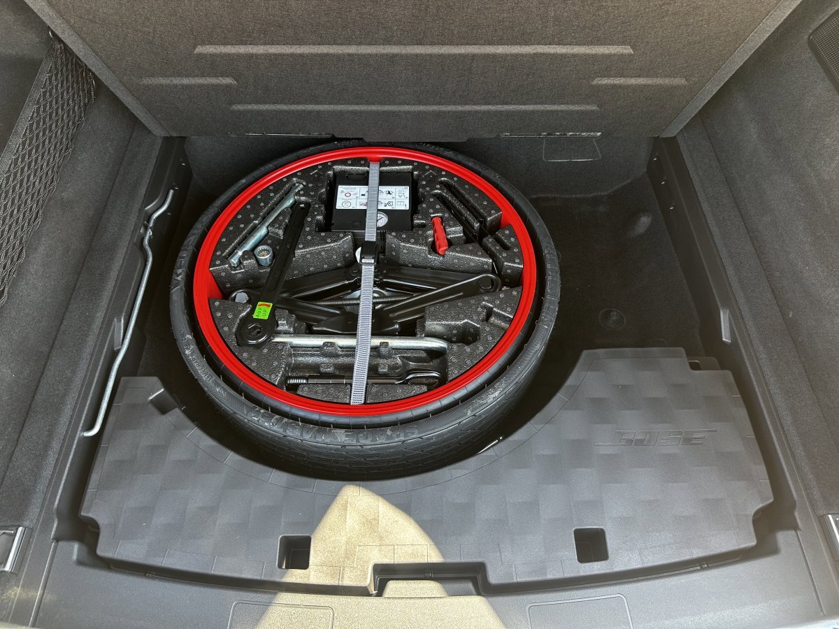 Used 2022 Porsche Cayenne Platinum Edition image 15