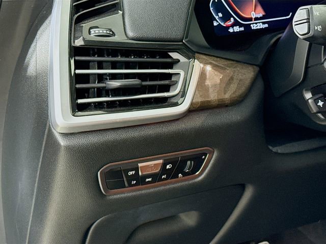 Used 2022 BMW X6 xDrive40i w/ Executive Package image 10