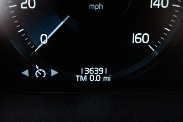 Used 2016 Volvo XC90 T6 Momentum image 5