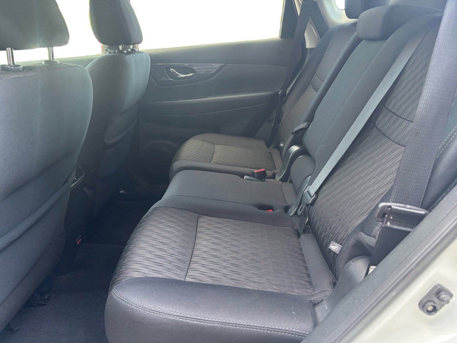Used 2019 Nissan Rogue SV w/ Premium Package FWD image 13