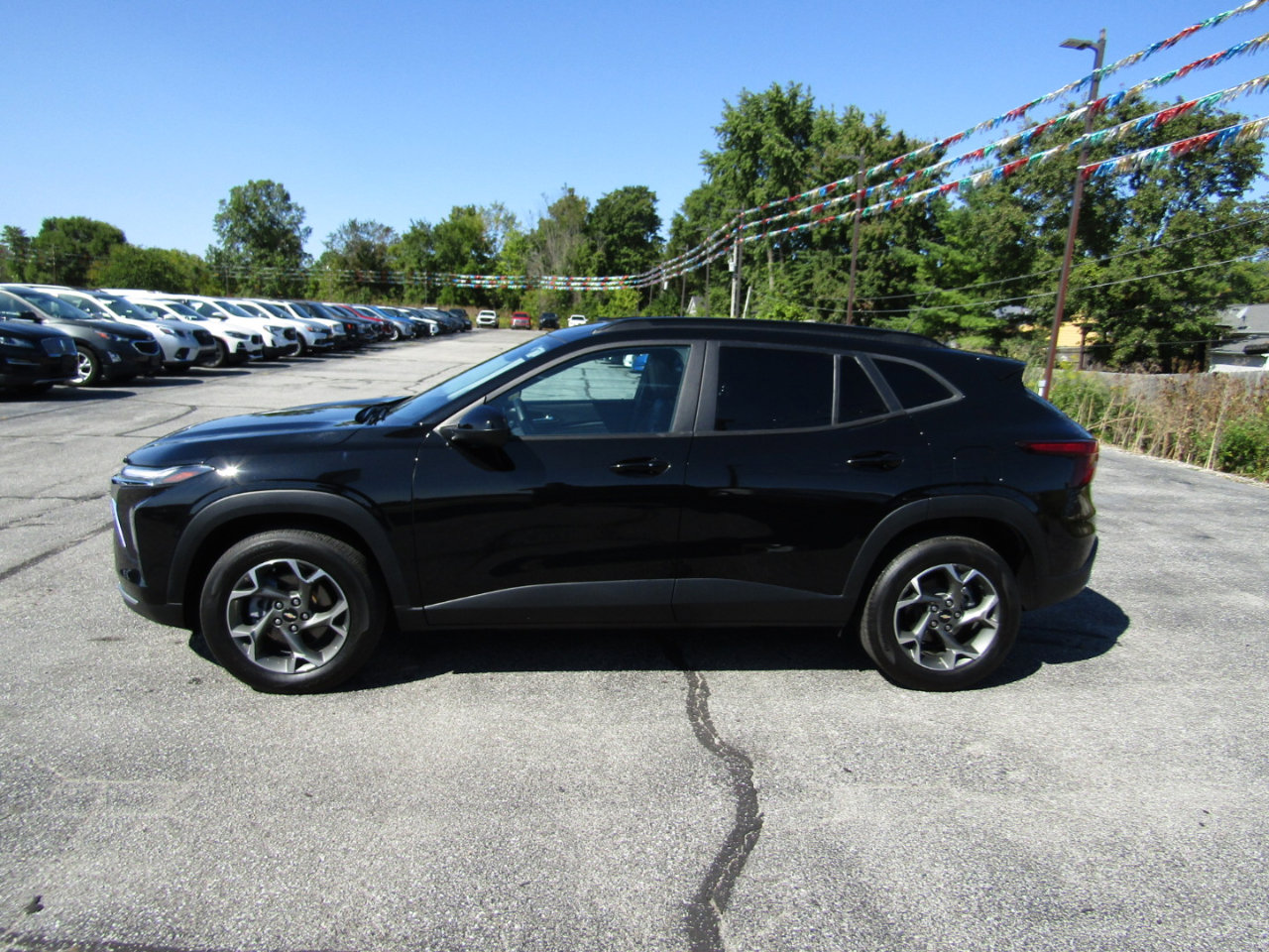 Used 2024 Chevrolet Trax LT w/ Sunroof Package image 4