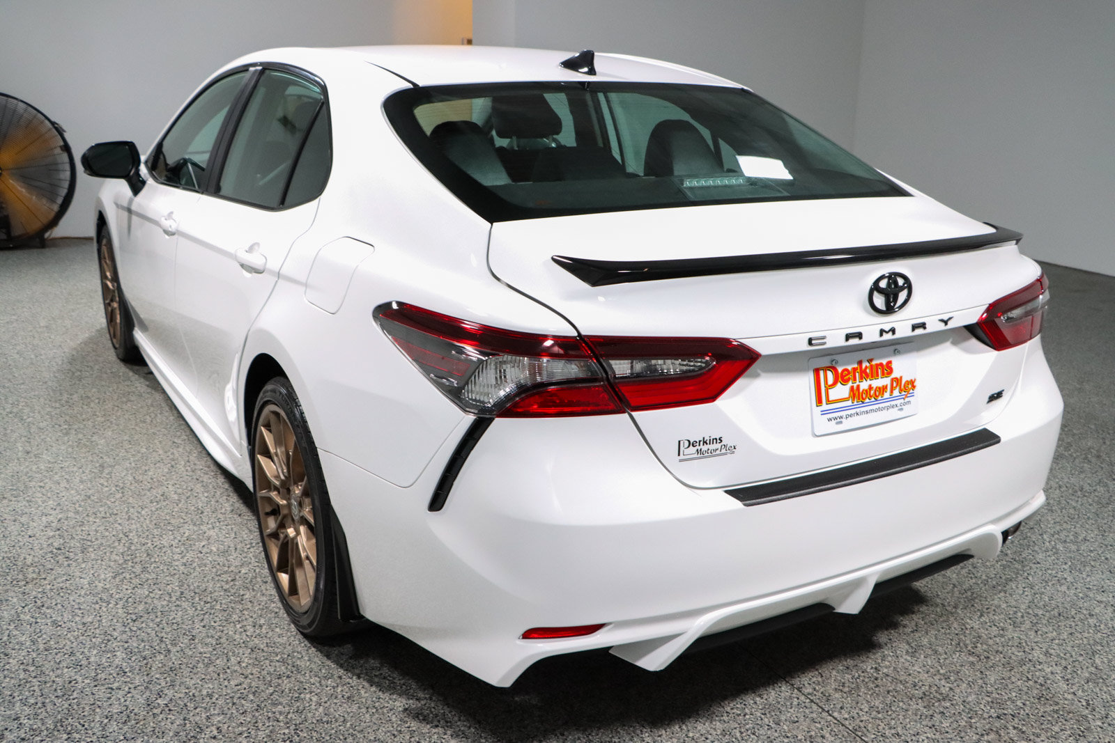 Used 2023 Toyota Camry SE w/ Convenience Package FWD image 9