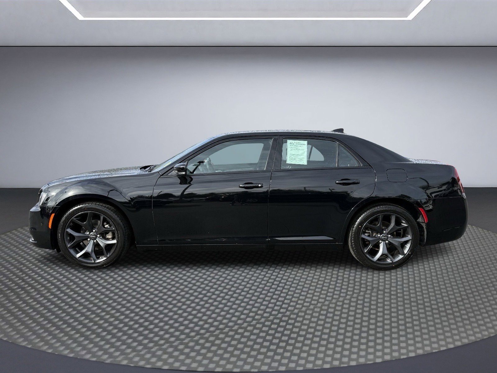 Used 2023 Chrysler 300 S RWD image 7