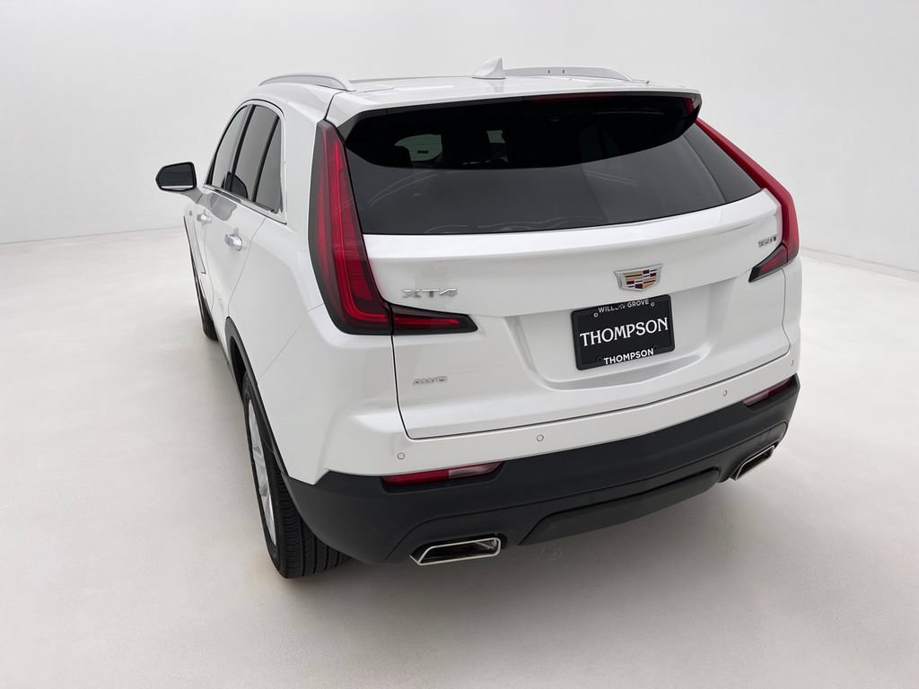 Used 2022 Cadillac XT4 Luxury w/ Cold Weather Package AWD/4WD image 8