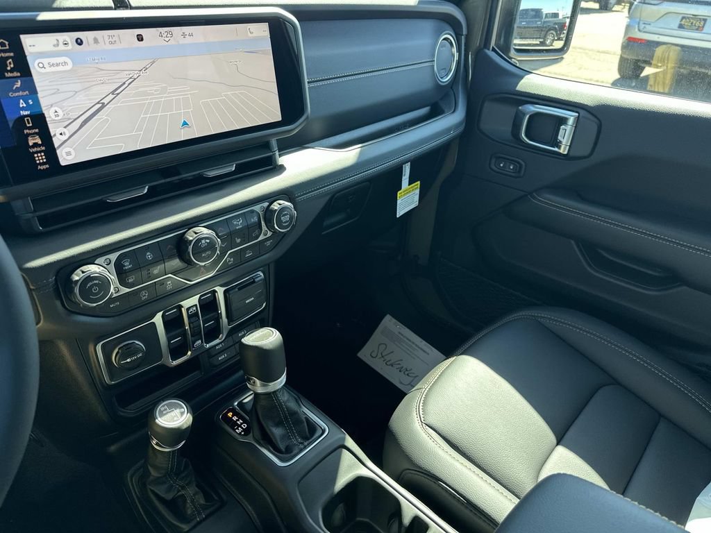 New 2026 Jeep Gladiator Sport AWD/4WD image 17