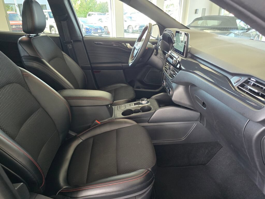 Used 2025 Ford Escape ST-Line Select AWD/4WD image 43