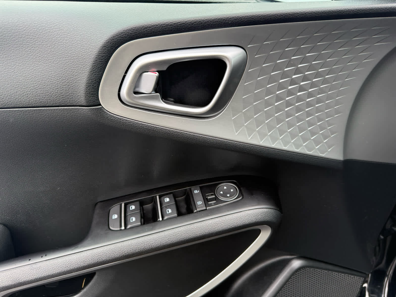 Used 2022 Kia Soul LX image 11