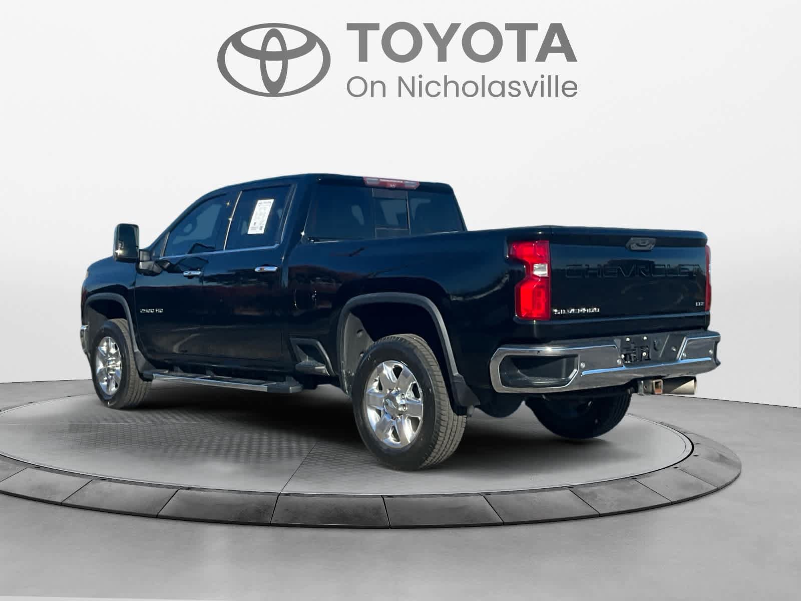Used 2020 Chevrolet Silverado 2500 LTZ w/ LTZ Plus Package AWD/4WD image 3