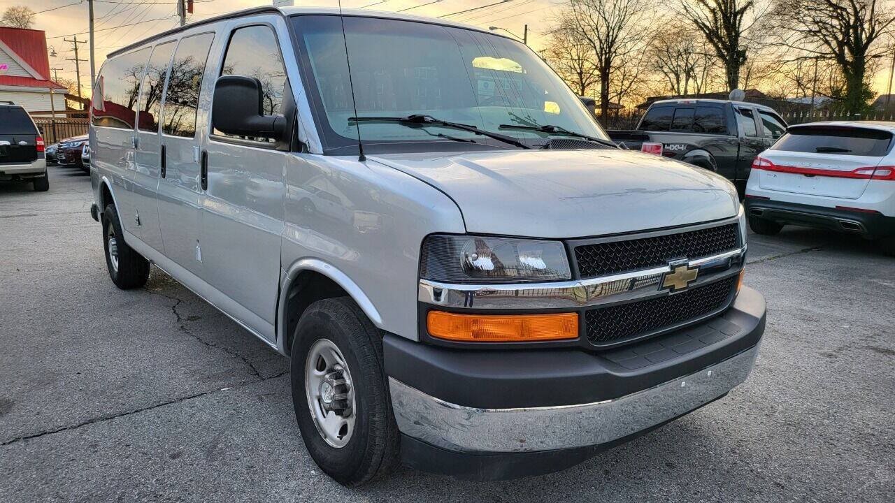 Used 2018 Chevrolet Express 3500 LT w/ LT Preferred Equipment Group RWD image 7