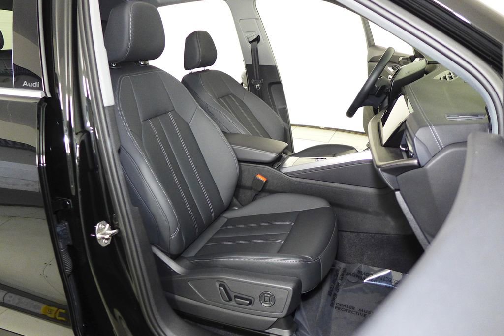 Used 2025 Audi Q5 Premium w/ Convenience Package AWD/4WD image 19