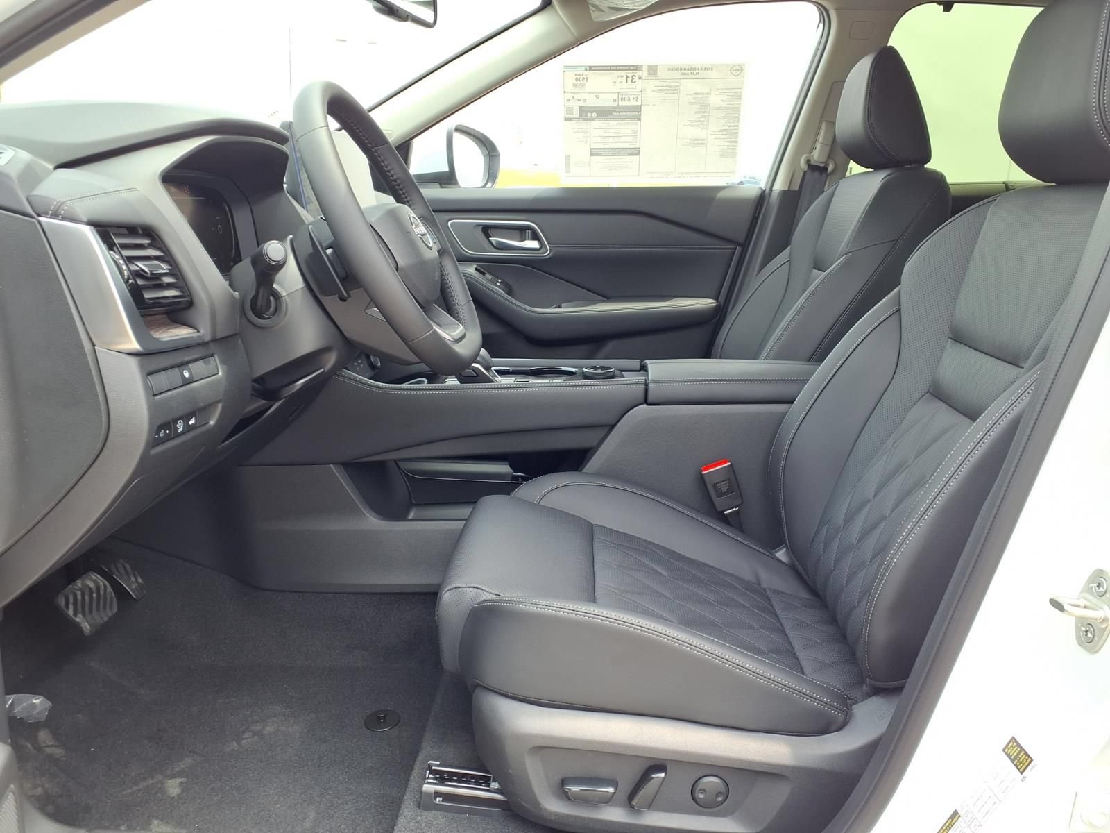 New 2026 Nissan Rogue Platinum AWD/4WD image 9