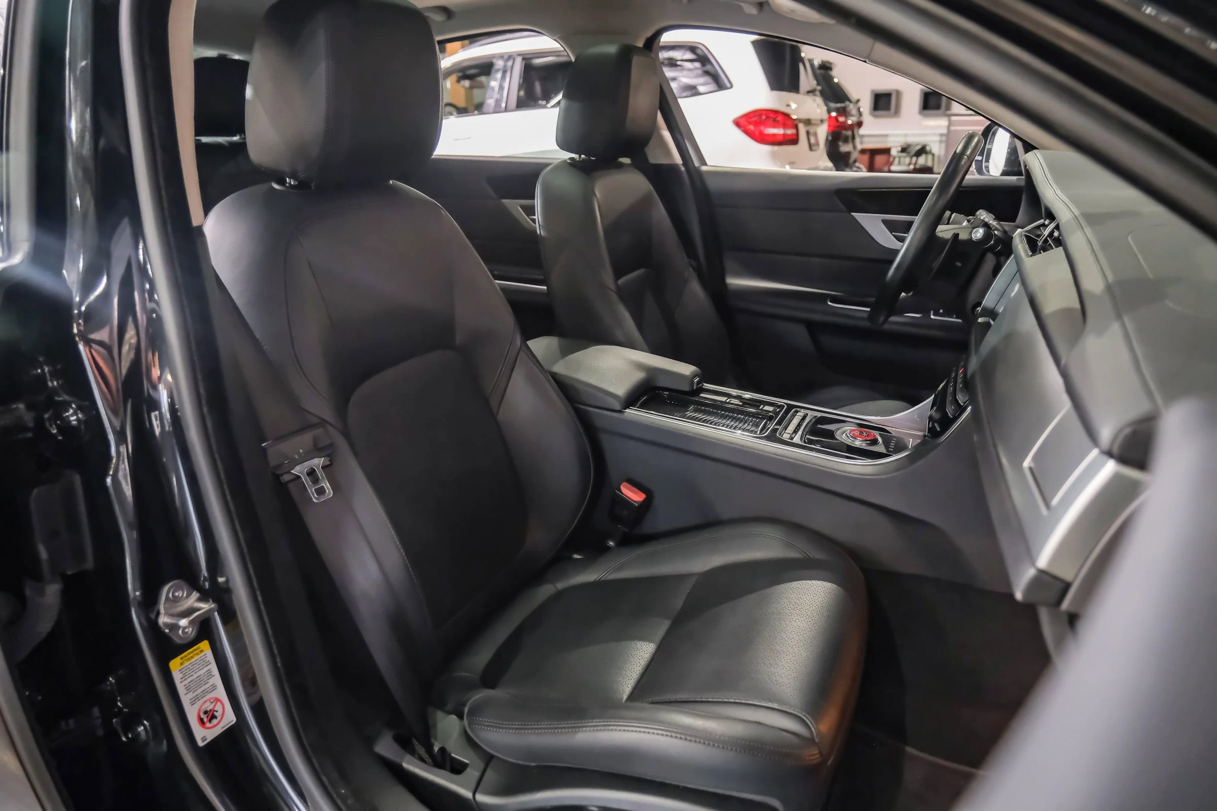 Used 2020 Jaguar XF Prestige RWD image 32