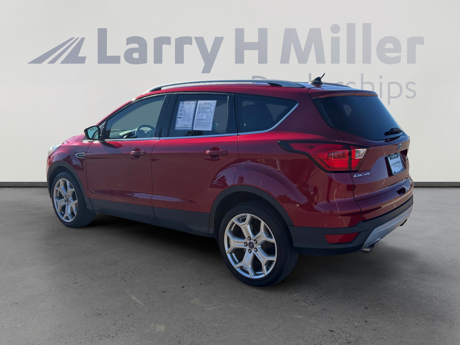 Used 2019 Ford Escape Titanium image 4