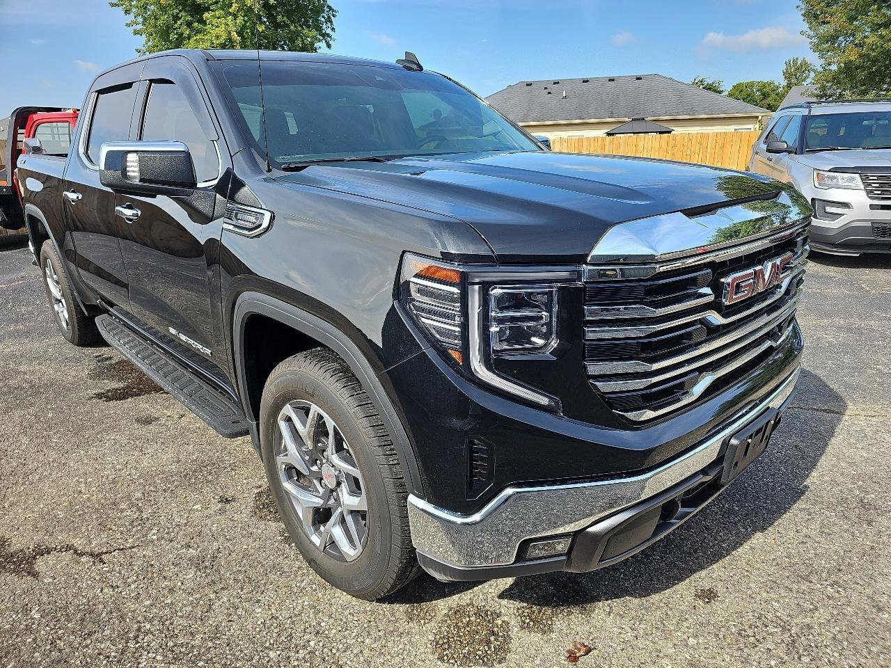 Used 2023 GMC Sierra 1500 SLT AWD/4WD image 17