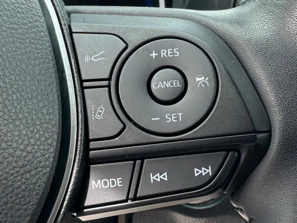 Used 2022 Toyota RAV4 Limited AWD/4WD image 24