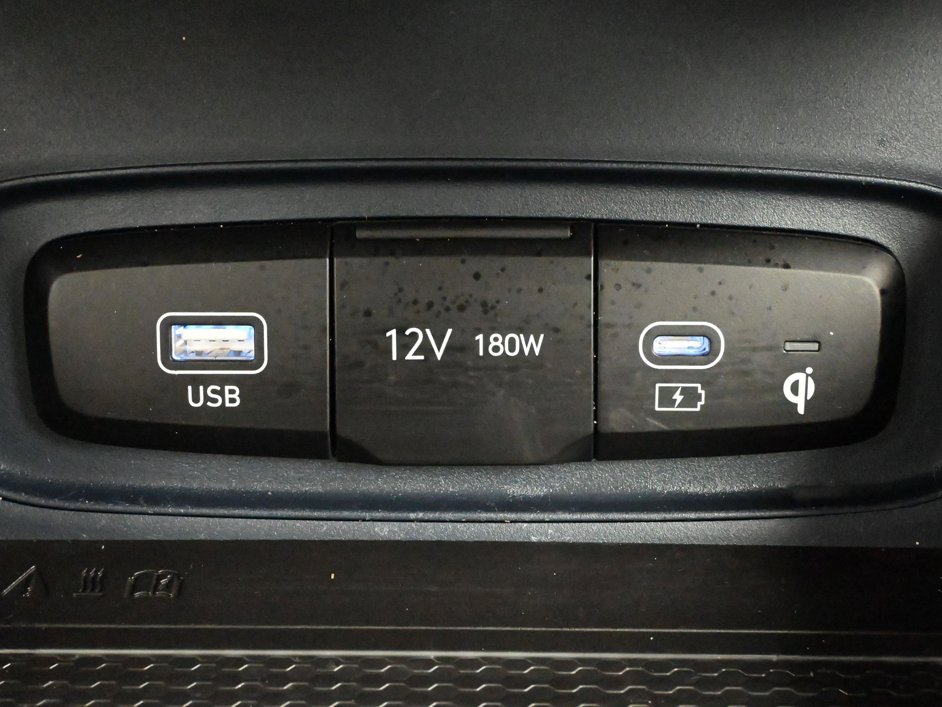 Used 2023 Hyundai Venue Limited w/ Cargo Package image 17