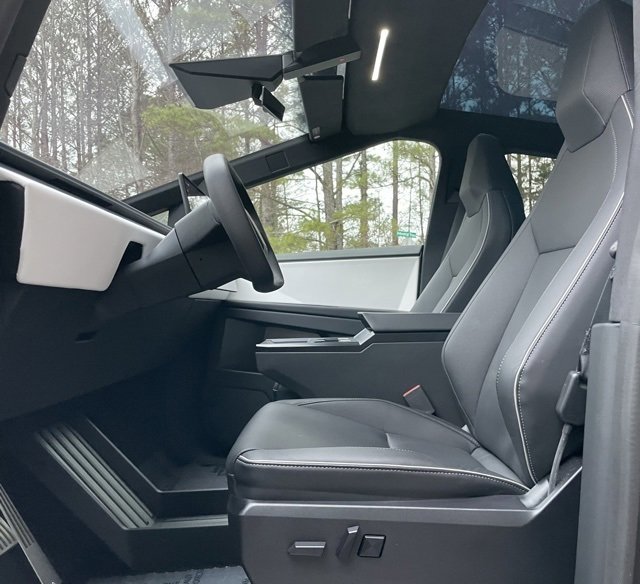 Used 2024 Tesla Cybertruck AWD Crew Cab image 15