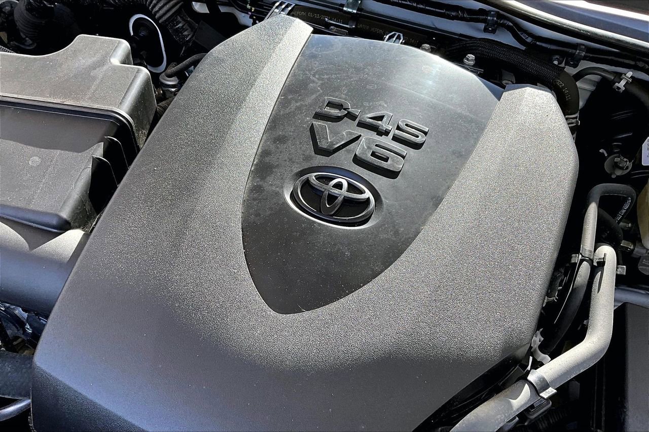 Used 2022 Toyota Tacoma SR5 w/ Technology Package image 28