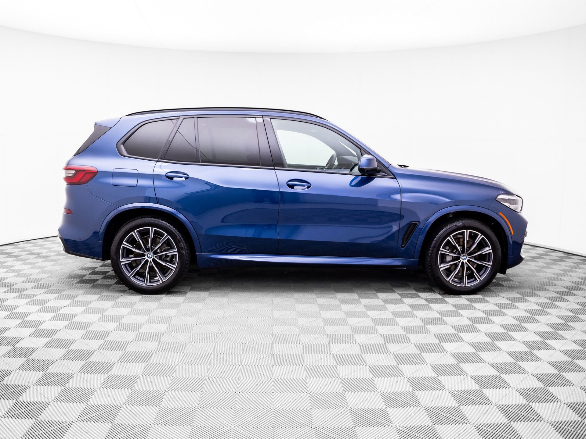 Used 2019 BMW X5 xDrive40i w/ M Sport Package AWD/4WD image 8