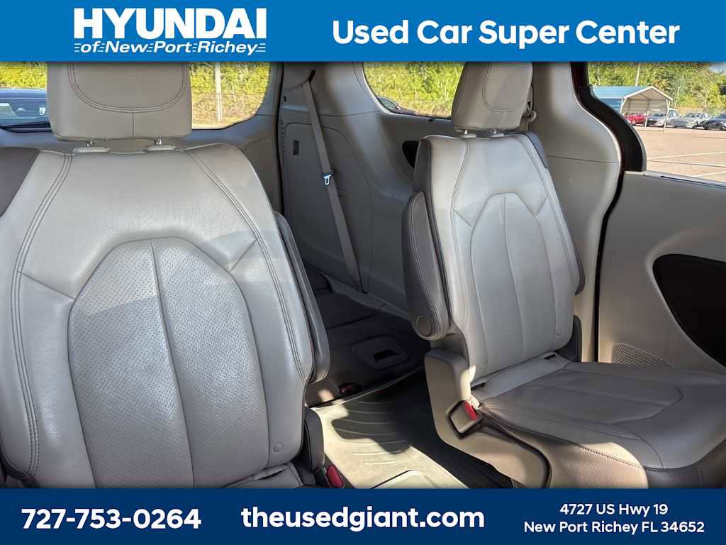 Used 2017 Chrysler Pacifica Touring-L Plus image 8