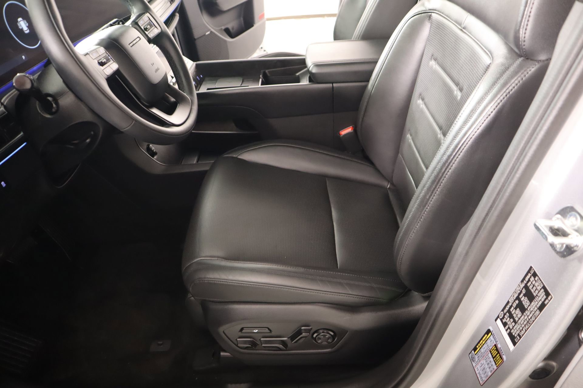 Used 2025 Hyundai Santa Fe Calligraphy image 12