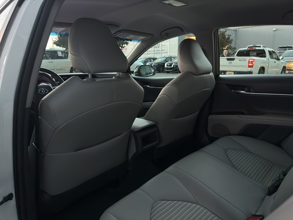 Used 2018 Toyota Camry SE FWD image 13