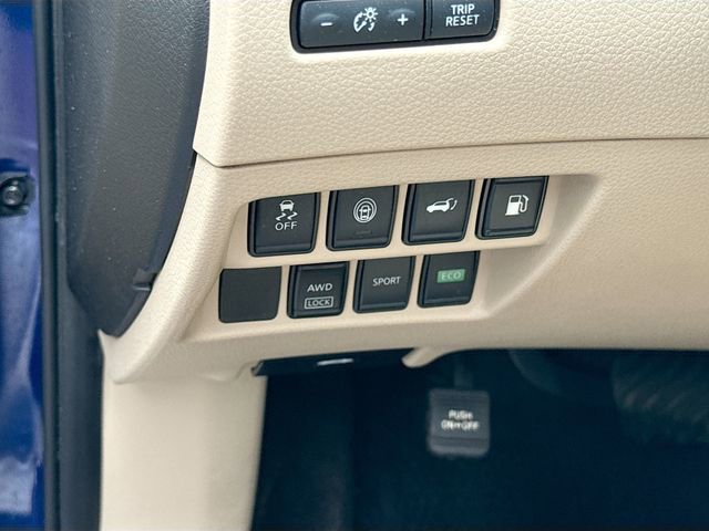 Used 2020 Nissan Rogue SV AWD/4WD image 12