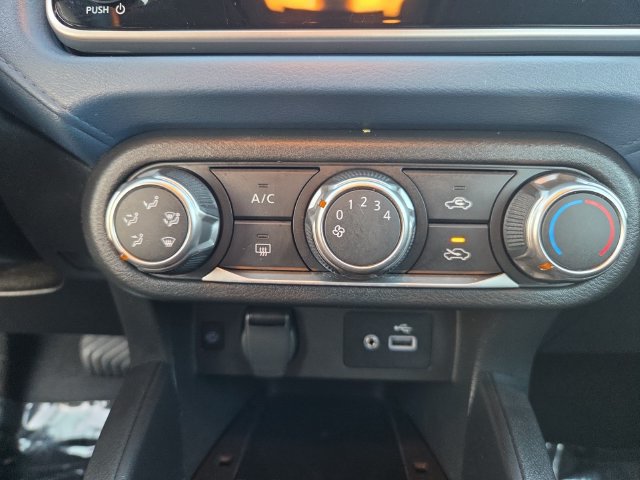 Used 2025 Nissan Versa SV w/ Trunk Package FWD image 22