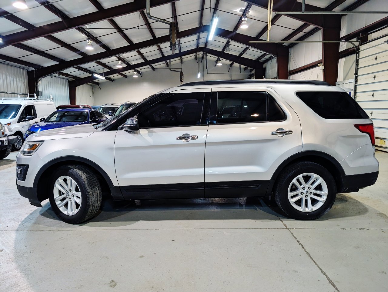 Used 2017 Ford Explorer FWD image 5