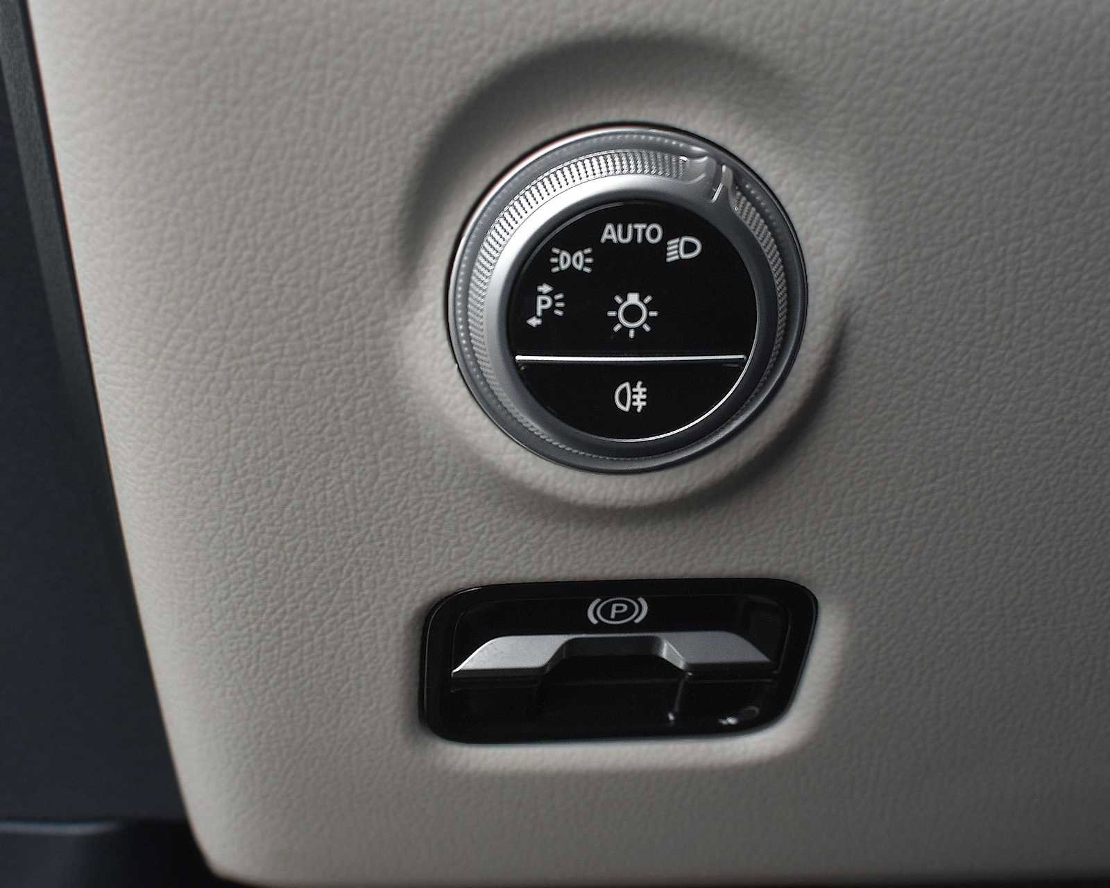 Used 2025 Mercedes-Benz C 300 4MATIC Sedan image 21