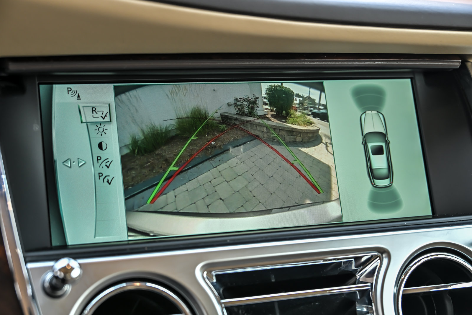 Used 2016 Rolls-Royce Wraith RWD image 34