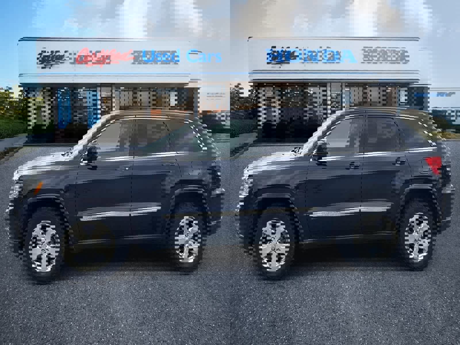 Used 2013 Jeep Grand Cherokee Laredo image 3