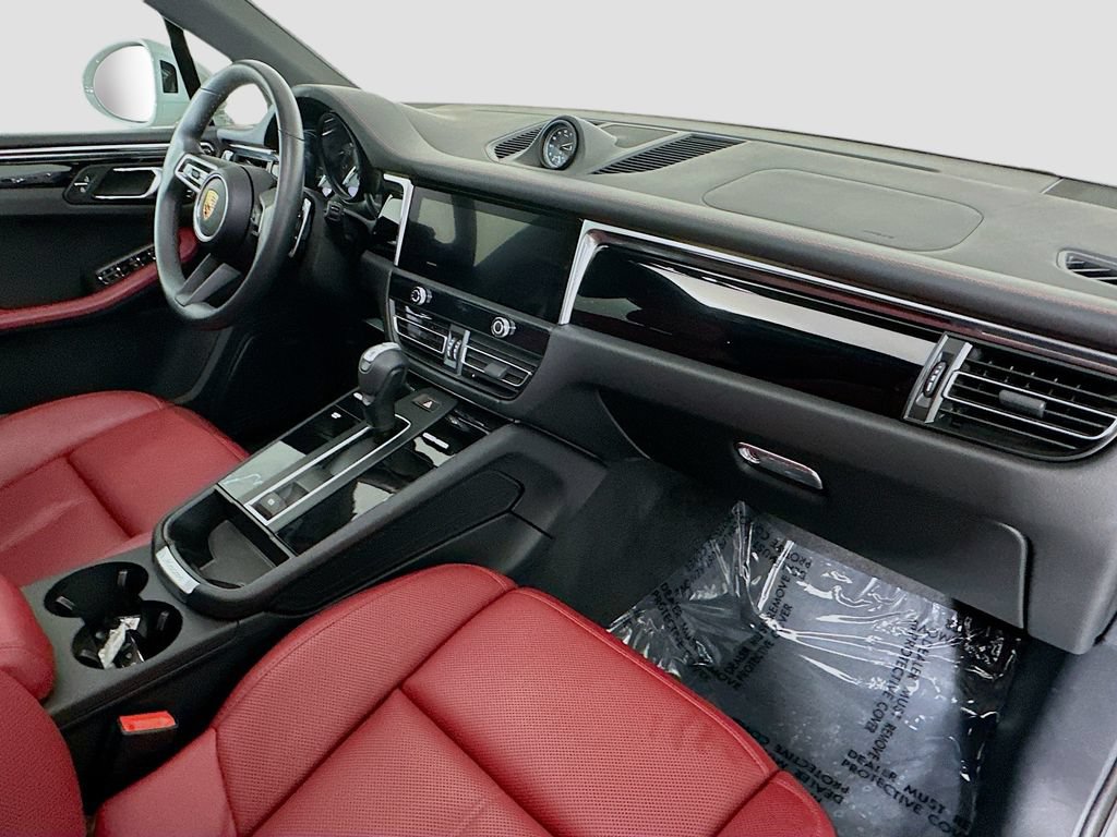New 2025 Porsche Macan AWD/4WD image 31