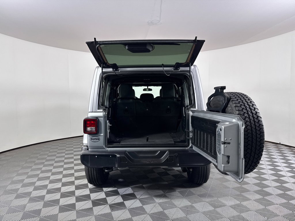 Used 2021 Jeep Wrangler Unlimited Sahara image 9