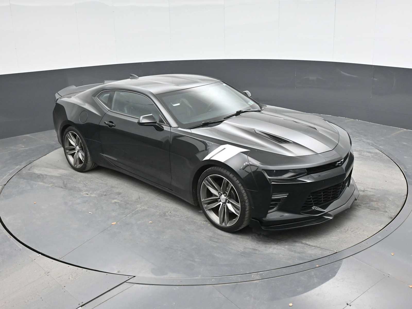 Used 2018 Chevrolet Camaro SS RWD image 18