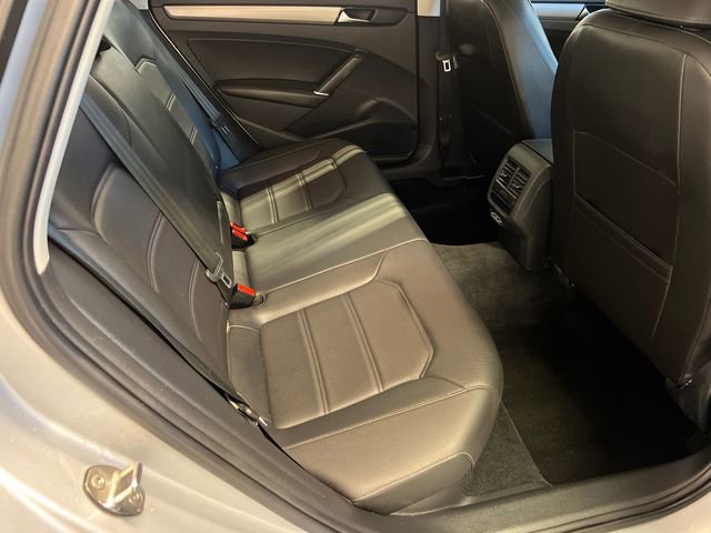 Used 2021 Volkswagen Passat 2.0T SE image 12