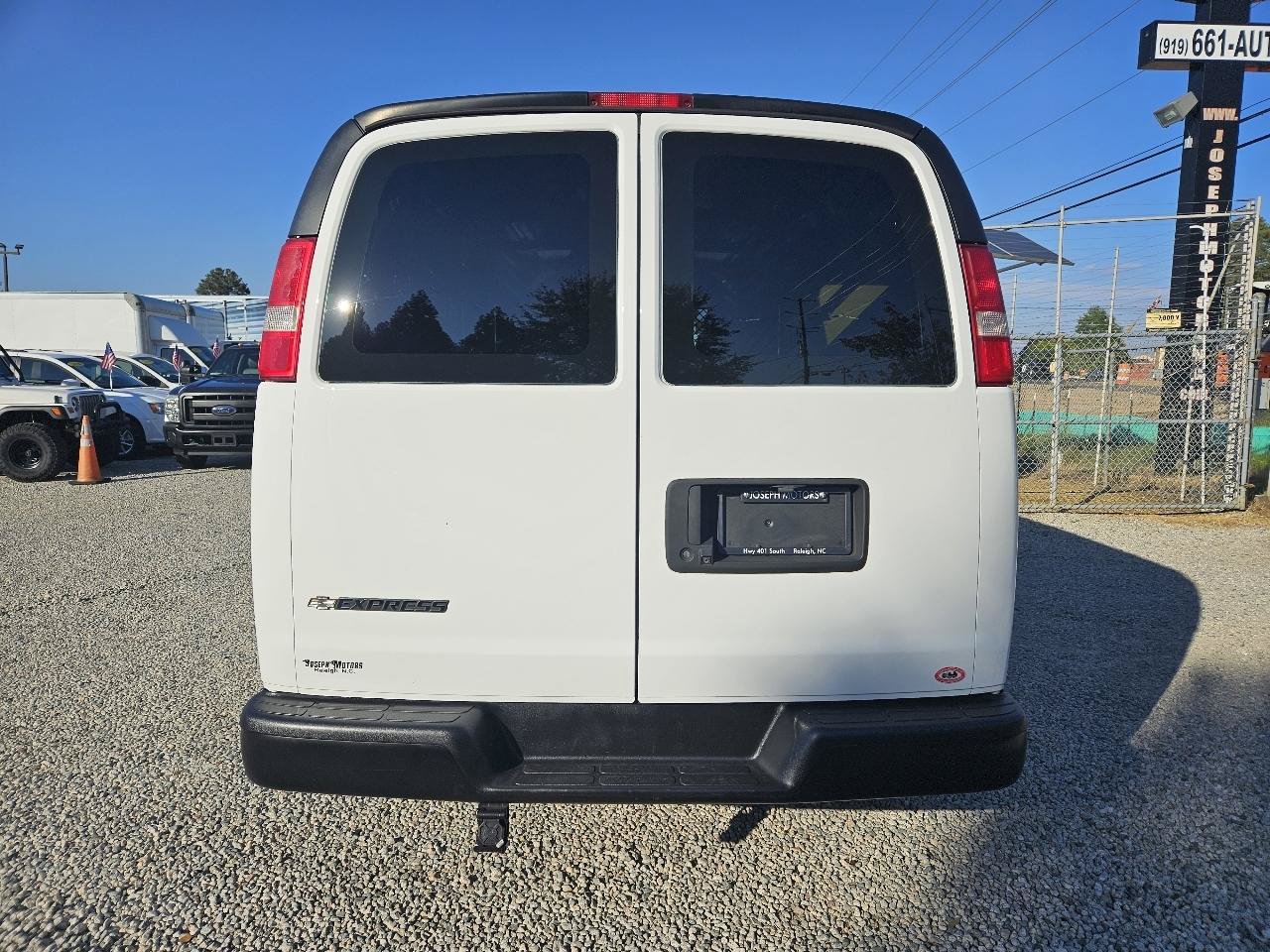 Used 2022 Chevrolet Express 2500 w/ Driver Convenience Package RWD image 4