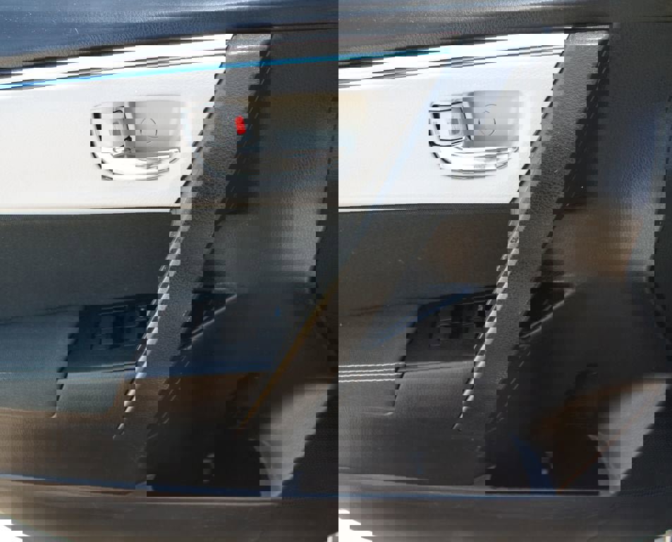 Used 2016 Toyota Corolla LE FWD image 19