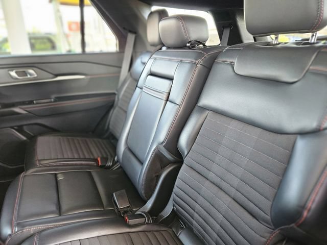 Used 2025 Ford Explorer ST-Line w/ ST-Line Street Pack AWD/4WD image 27