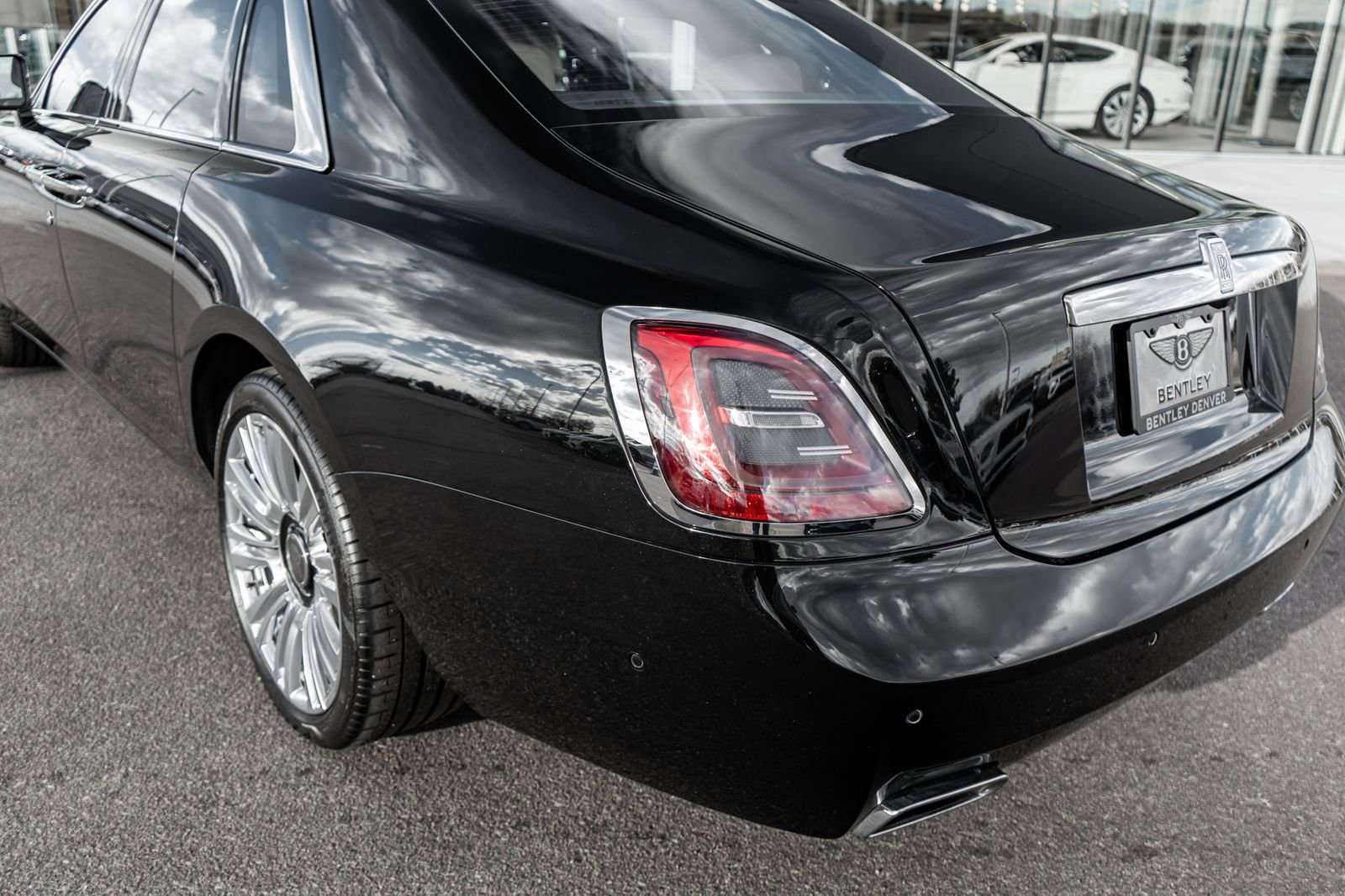 Used 2022 Rolls-Royce Ghost w/ Ghost Package image 9