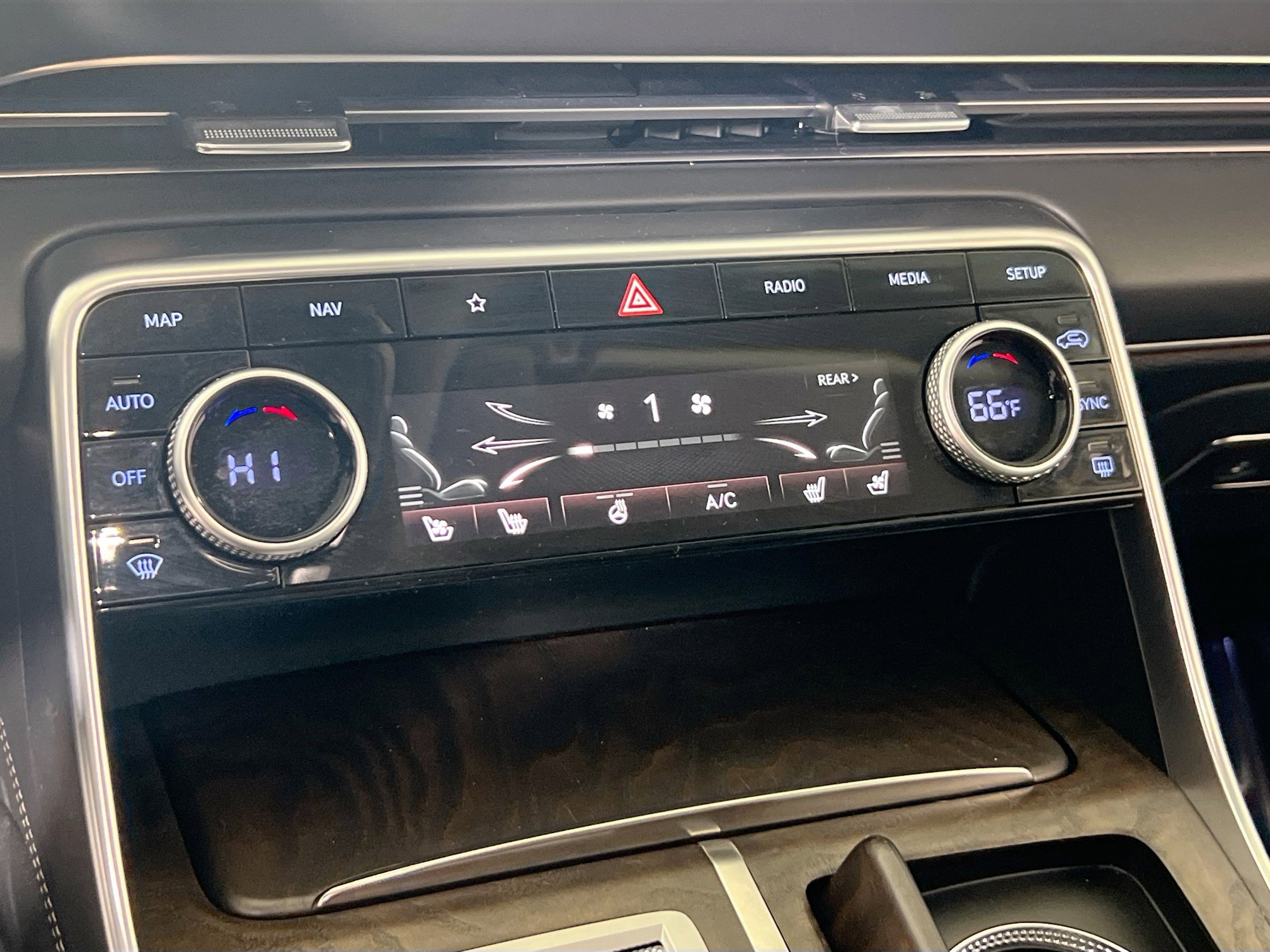 Used 2024 Genesis GV80 3.5T image 16