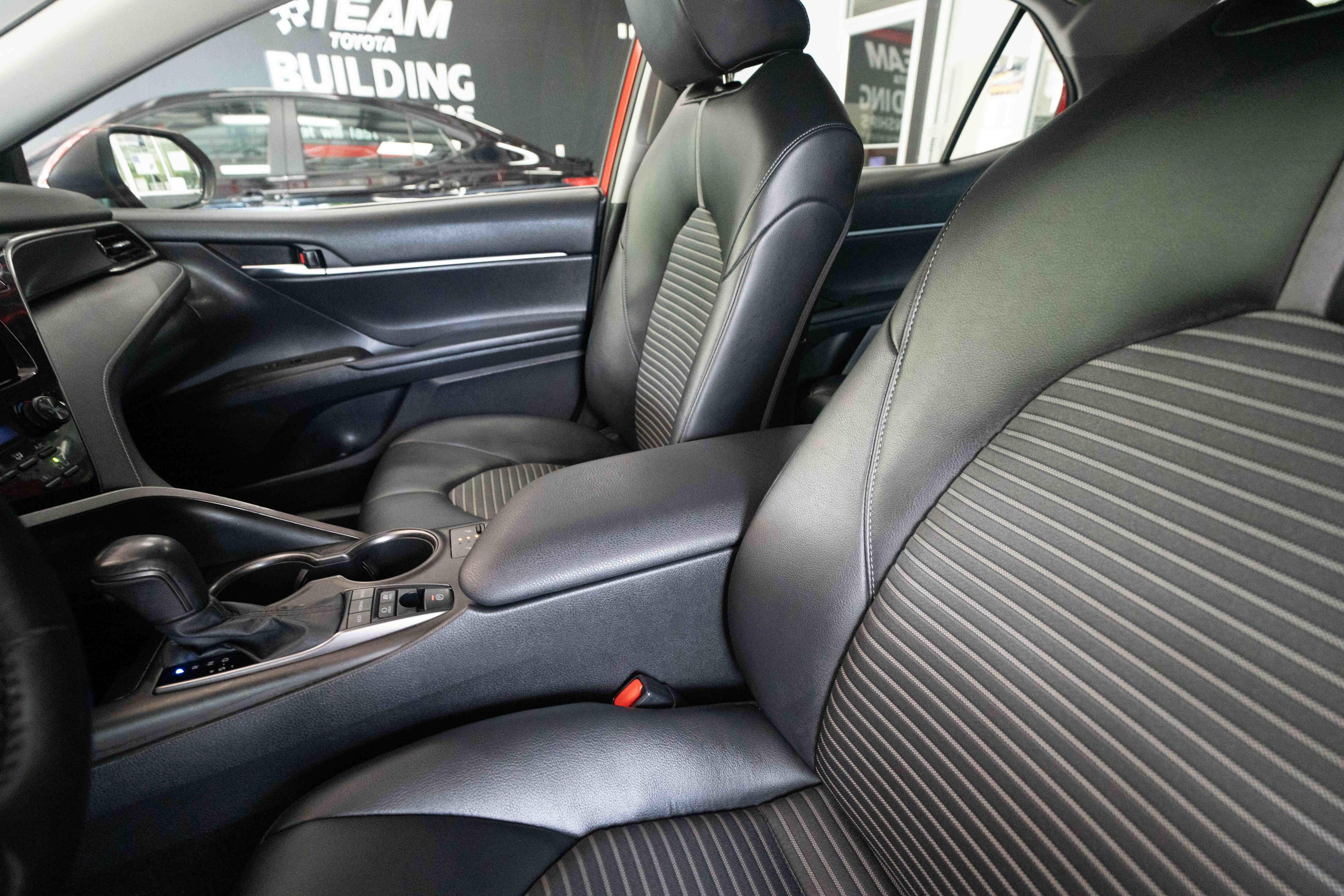 Used 2022 Toyota Camry SE w/ Cold Weather Package FWD image 10