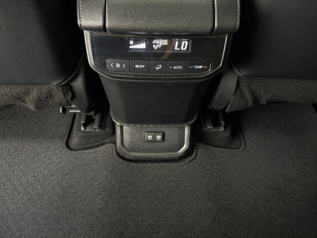 Used 2021 Toyota Highlander XLE FWD image 32