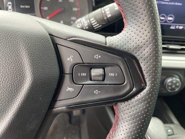 Used 2024 Chevrolet Trax RS FWD image 17