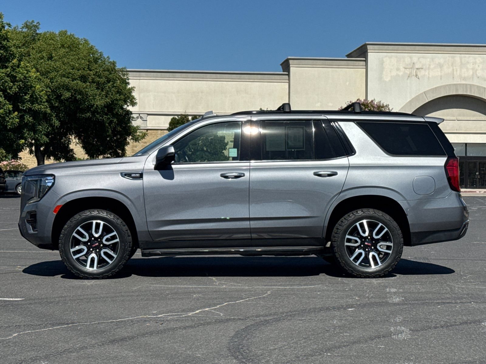 Used 2021 GMC Yukon AT4 AWD/4WD image 7