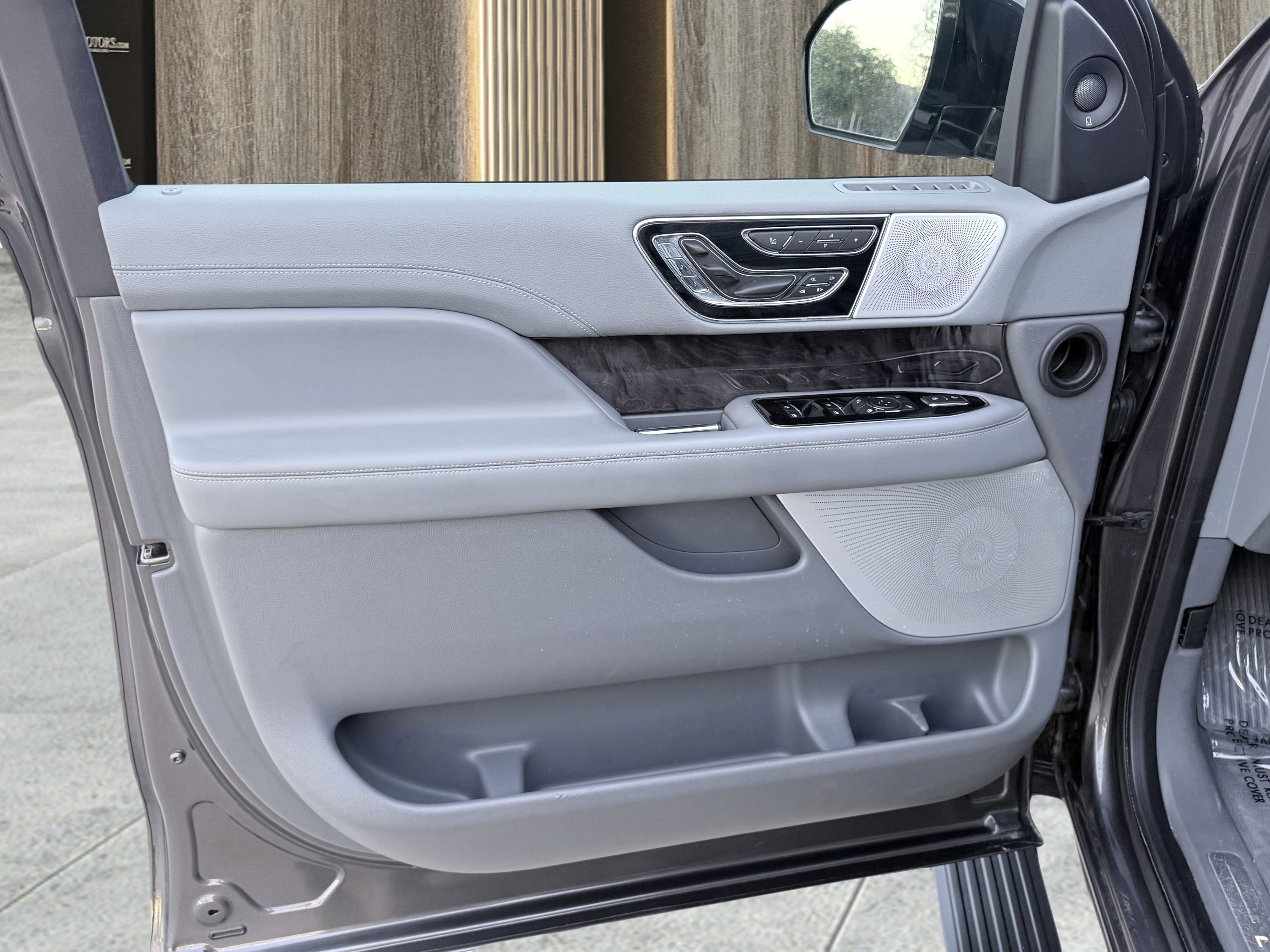 Used 2018 Lincoln Navigator Reserve w/ Technology Package image 25